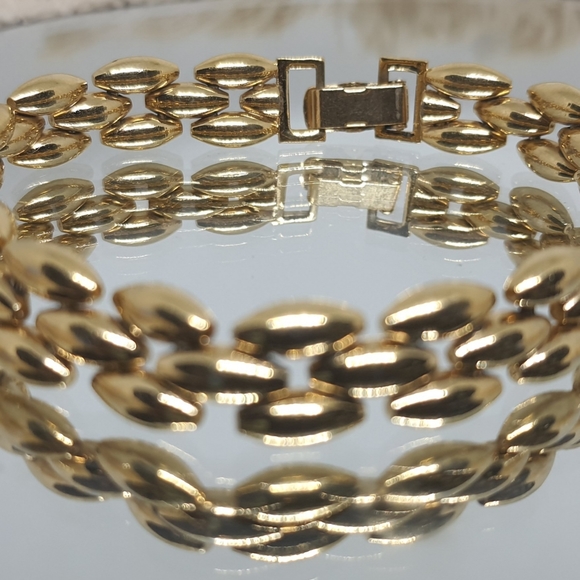 Gold Bracelet - Picture 2 of 3